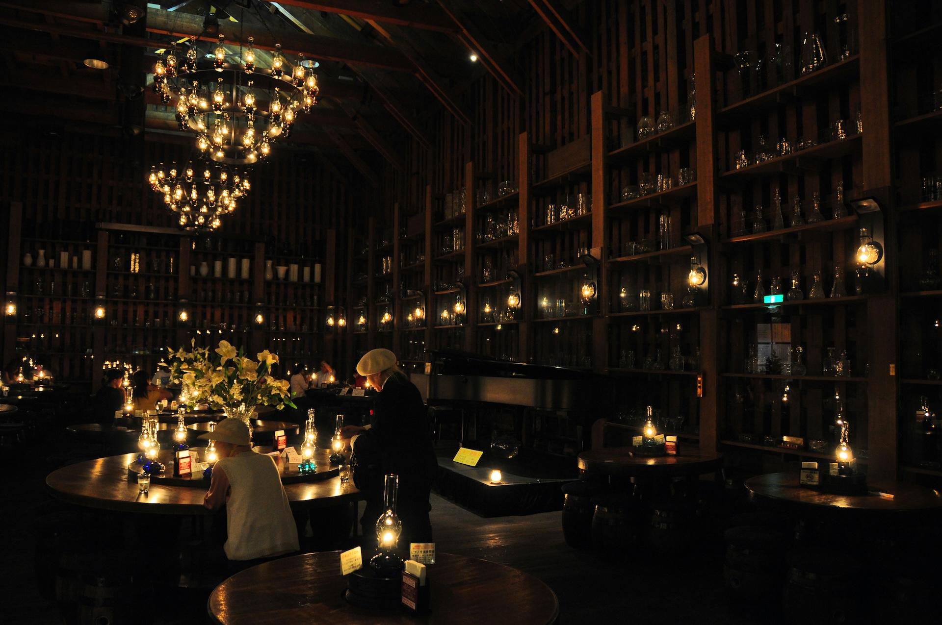 a classic lowlit bar