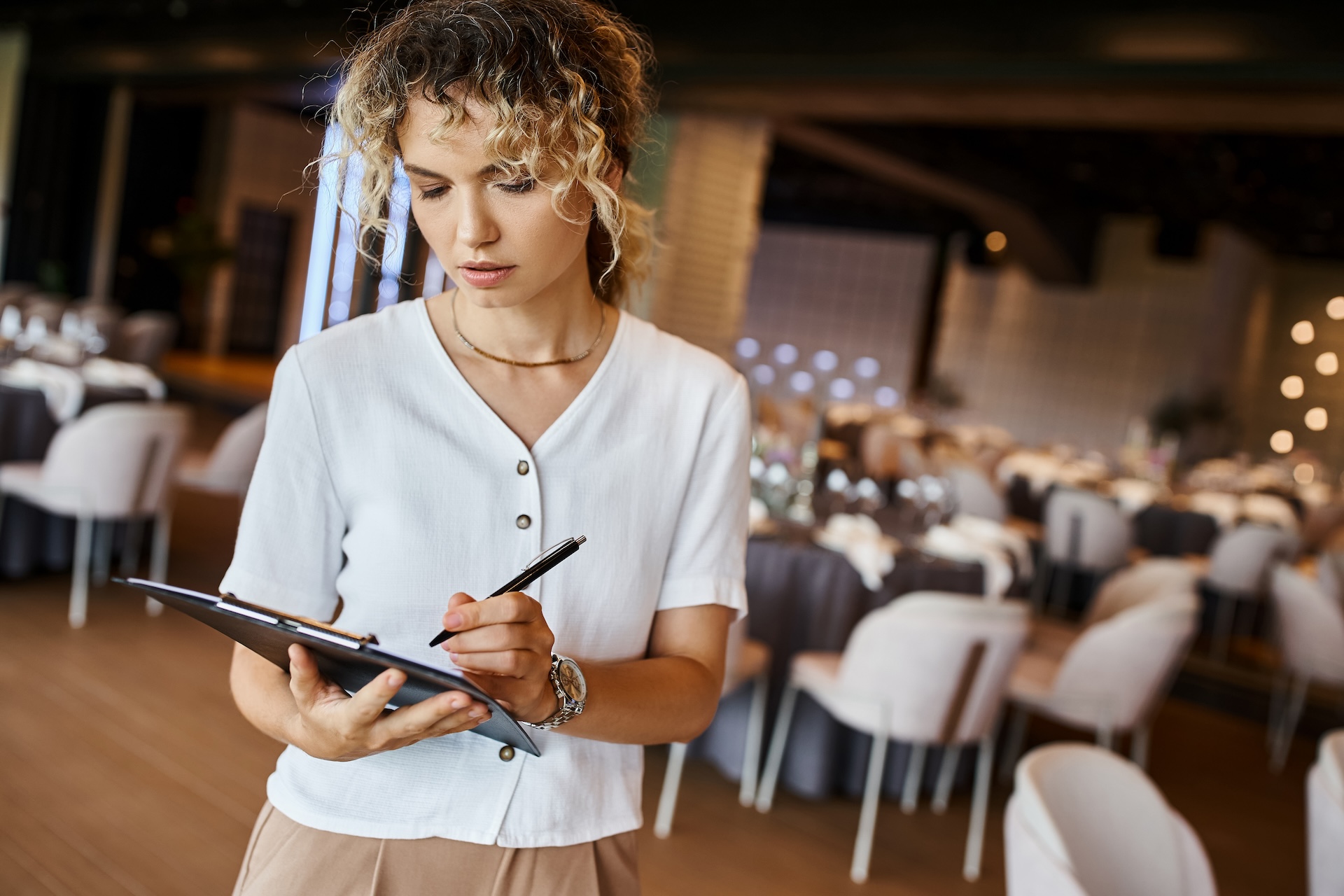restaurant manager planning to avoid items being 86'd