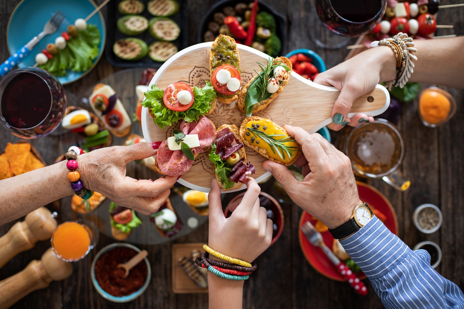 Offering and serving bar tapas to many people